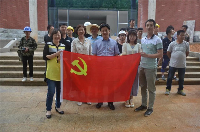 炎炎夏日送清涼，點(diǎn)滴關(guān)懷暖人心——城投集團(tuán)各黨支部開(kāi)展“送清涼”慰問(wèn)一線員工活動(dòng)