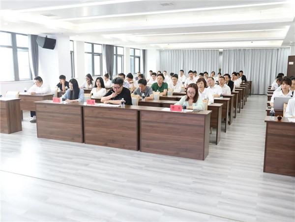 城投集團(tuán)舉辦“展現(xiàn)青年風(fēng)采，奉獻(xiàn)青春力量”主題演講比賽