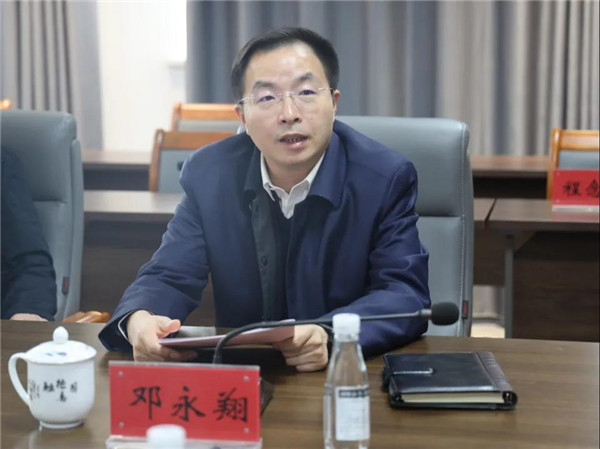 市委常委、常務(wù)副市長鄧永翔現(xiàn)場調(diào)研城投集團(tuán)產(chǎn)業(yè)項(xiàng)目