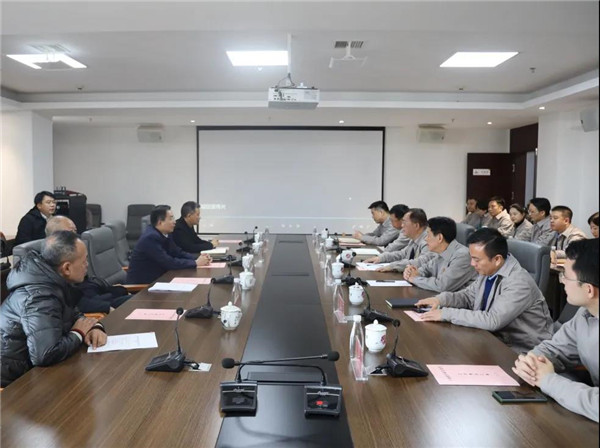 市委常委、常務(wù)副市長鄧永翔現(xiàn)場調(diào)研城投集團(tuán)產(chǎn)業(yè)項(xiàng)目