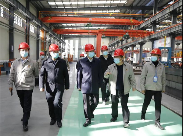 市委常委、常務(wù)副市長鄧永翔現(xiàn)場調(diào)研城投集團(tuán)產(chǎn)業(yè)項(xiàng)目