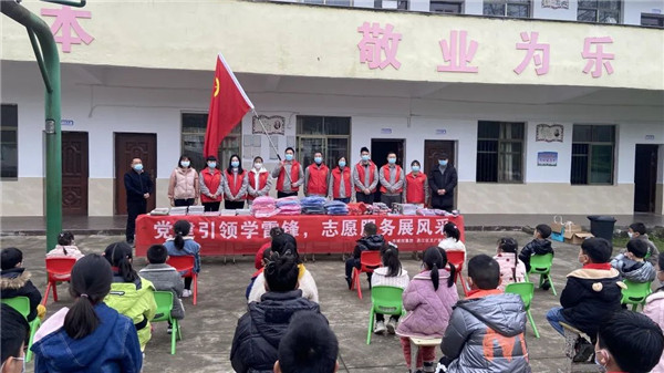 市城投集團開展“黨建引領學雷鋒，志愿服務展風采”送溫暖活動