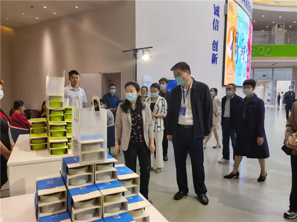 新理念、新時(shí)尚、新方式、新感受——德宇集團(tuán)舉行2022得雨活茶新品發(fā)布推廣會