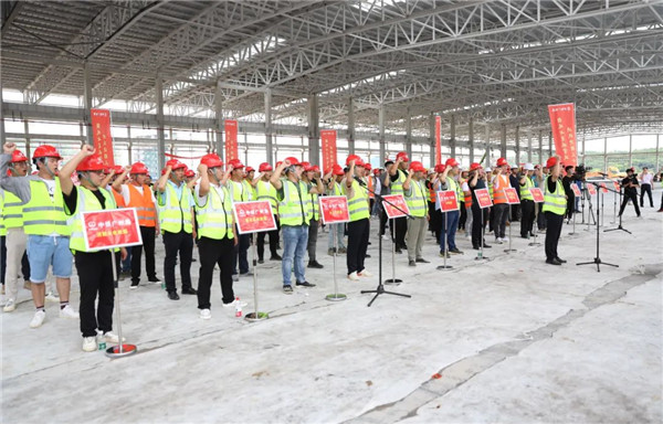 決戰(zhàn)三十天收官 昌南新區(qū)、城投集團(tuán)舉行透光陶瓷項目誓師大會