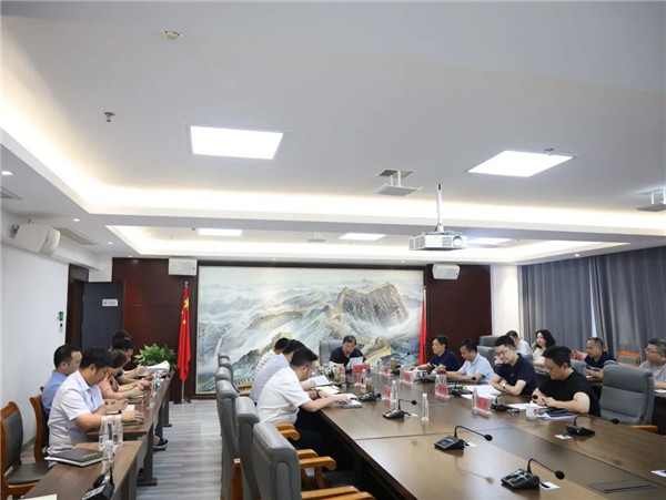 陳鴻云主持召開(kāi)市城投集團(tuán)全面從嚴(yán)治黨形勢(shì)分析會(huì)