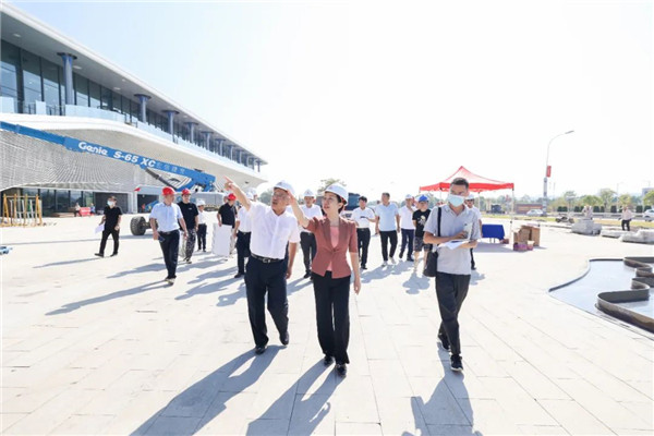 胡雪梅調(diào)研國慶期間不停工重點(diǎn)項(xiàng)目、商貿(mào)旅游消費(fèi)工作